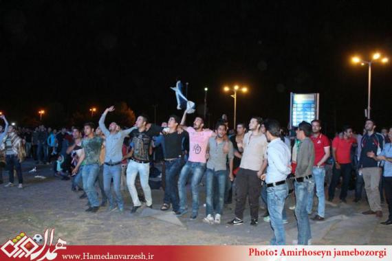 شادی مردم همدان پس از برد تیم ملی والیبال ایران در مقابل لهستان + تصاویر 