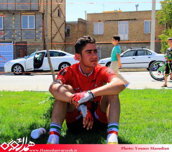مراسم توزیع مدال و حواشی جالب اولین مرحله لیگ دوچرخه سواری کشور در همدان