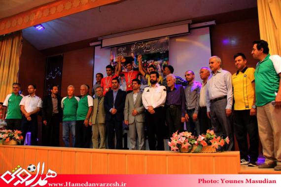 مراسم توزیع مدال و حواشی جالب اولین مرحله لیگ دوچرخه سواری کشور در همدان