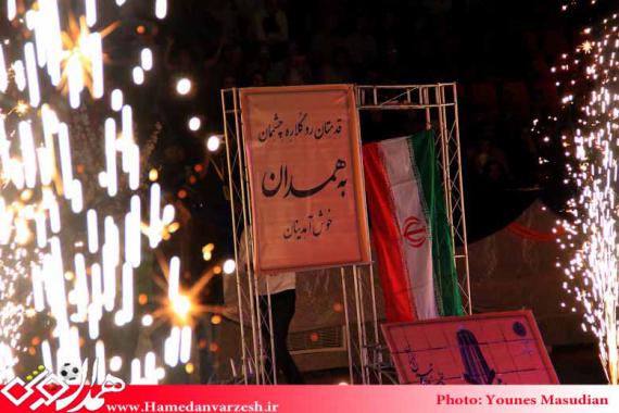 حاشیه های  آیین افتتاحیه المپیاد ورزشی دختران دانشگاه پیام نور کشور از دریچه دوربین همدان ورزش