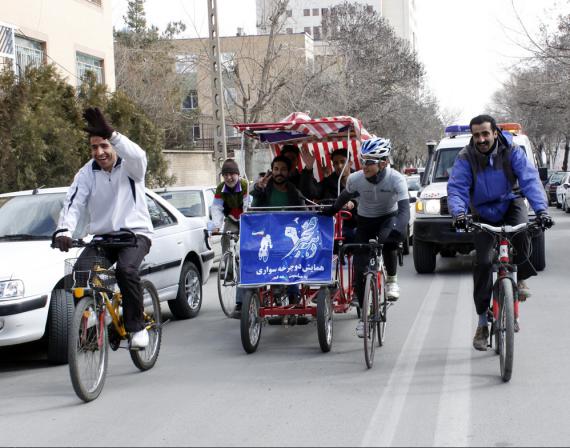 همایش دوچرخه سواری گرامیداشت دهه فجر در همدان برگزار شد 