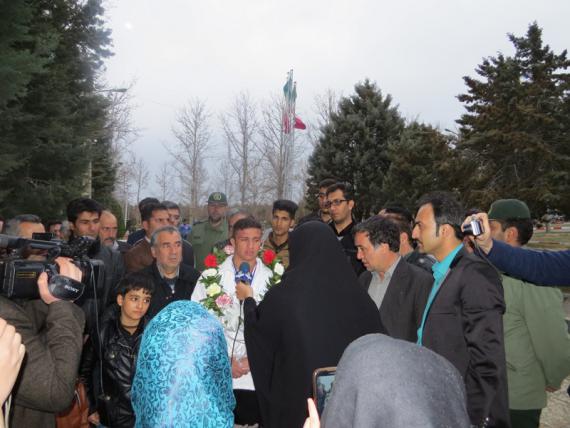 آیین استقبال از قهرمان ملایری کنار پهلوانان  واقعی برگزار شد
