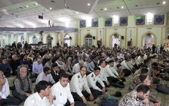 حضور جامعه ورزش و جوانان در نماز جمعه به مناسبت هفته ازدواج