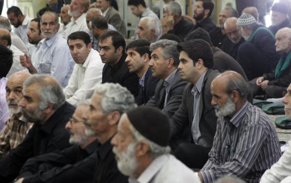 حضور جامعه ورزش و جوانان در نماز جمعه به مناسبت هفته ازدواج