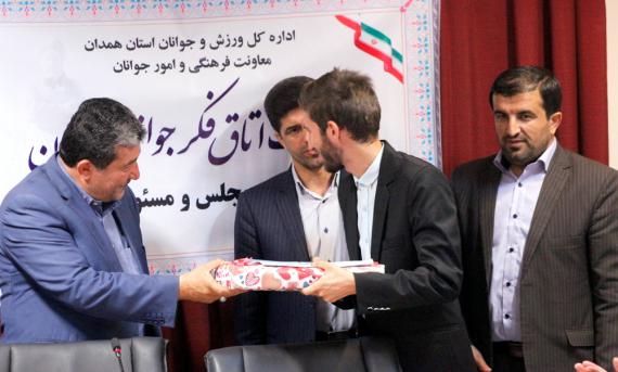 نشست اتاق فکر جوانان با نماینده مردم در مجلس شورای اسلامی در همدان / گزارش تصویری 