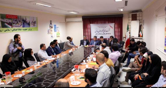 نشست اتاق فکر جوانان با نماینده مردم در مجلس شورای اسلامی در همدان / گزارش تصویری 