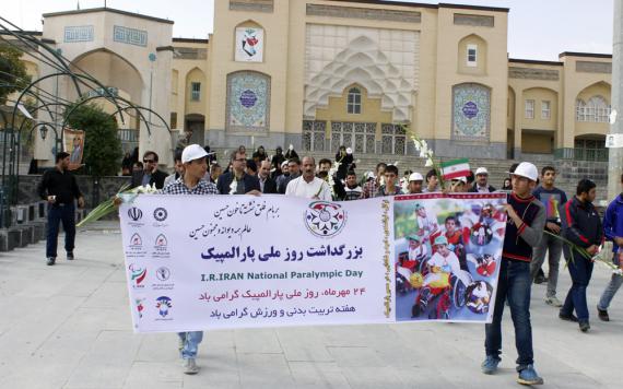 غبار روبی گلزار شهدابا حضور جامعه ورزش جانبازان و معلولین