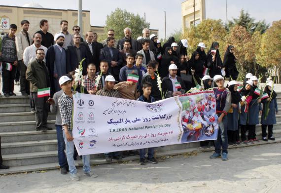 غبار روبی گلزار شهدابا حضور جامعه ورزش جانبازان و معلولین