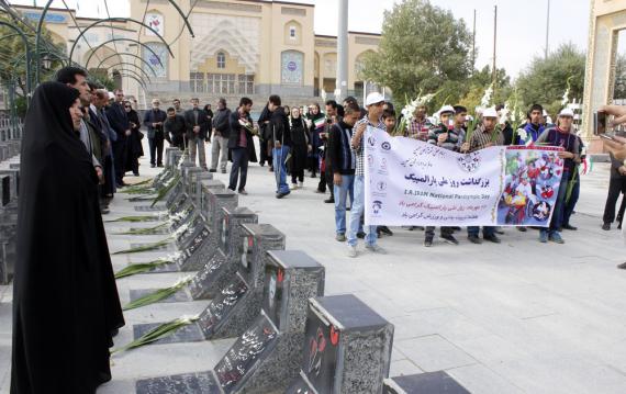 غبار روبی گلزار شهدابا حضور جامعه ورزش جانبازان و معلولین