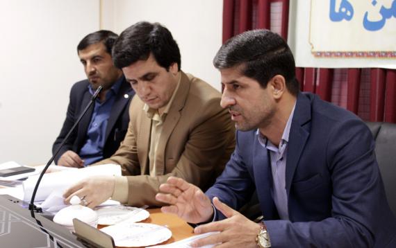 نشست هم اندیشی سمن های جوانان با مدیرکل ورزش و جوانان 