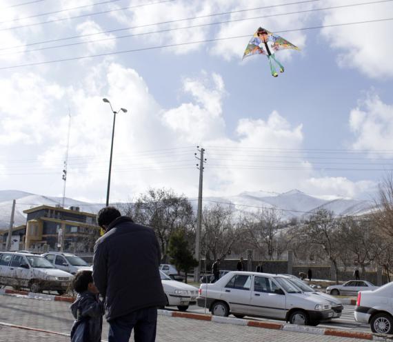 جشنواره بزرگ کایت و بادبادک در همدان / همدردی با حادثه دیدگان ساختمان پلاسکو