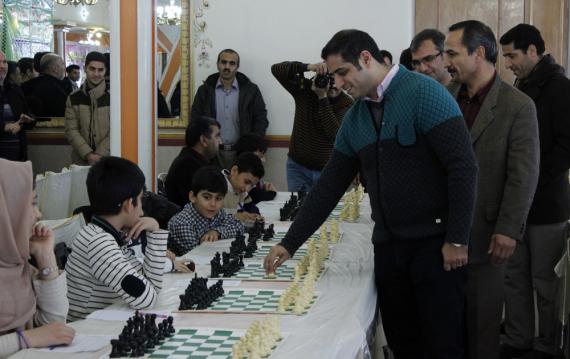 مسابقات شطرنج سیمولتانه استادبزرگ احسان قائم مقامی در لالجین