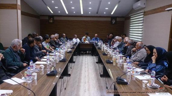 نخستین جلسه سال96 پیشکسوتان کوهنوردی استان همدان