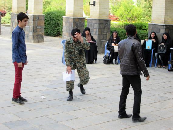 تریبون آزاد (ازدواج) بمناسبت هفته جوان در همدان 