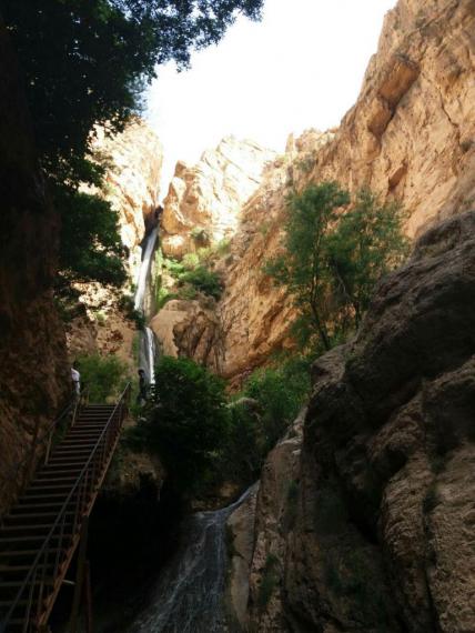 صلابت و شکوه طبیعت کرمانشاه در یکی از بلندترین آبشارهای ایران  