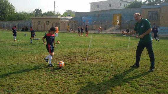 همت بلند فوتبالیست های  نهاوندی 