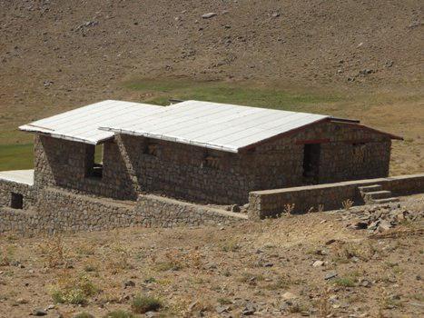 تغییر کاربری یک محیط ورزشی اینبار در الوند / جاخوش کردن احشام عشایر در پناهگاه کلاغ لانه 