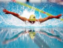 خواستگاری از شناگر زن هنگام دریافت مدال طلا! + عکس