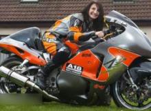 رکورد شکنی خانم 46 ساله با موتور سیکلت +عکس