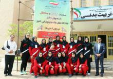 مدال زرین طلا بر گردن بانوان بلند قامت همدانی 