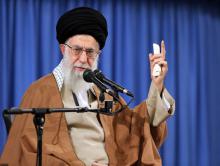 اگر مسئولان ضعف‌ها را برطرف کنند آمریکا هیچ غلطی نمی‌تواند بکند/ مطالبات صادقانه و بحق مردم از حرکات وحشیانه و تخریب‌گرانه یک گروه جداست